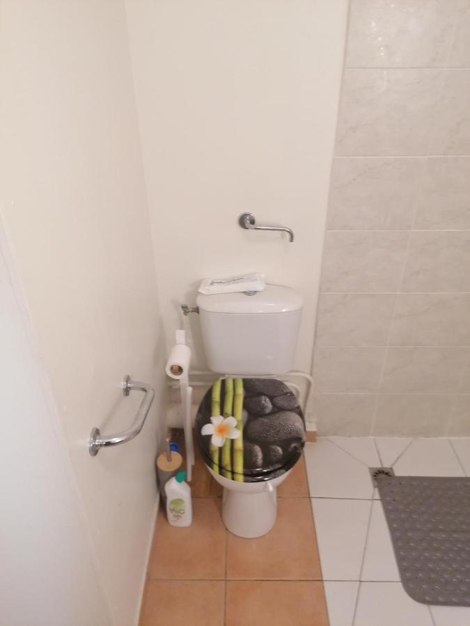 At Home ساينت آن المظهر الخارجي الصورة