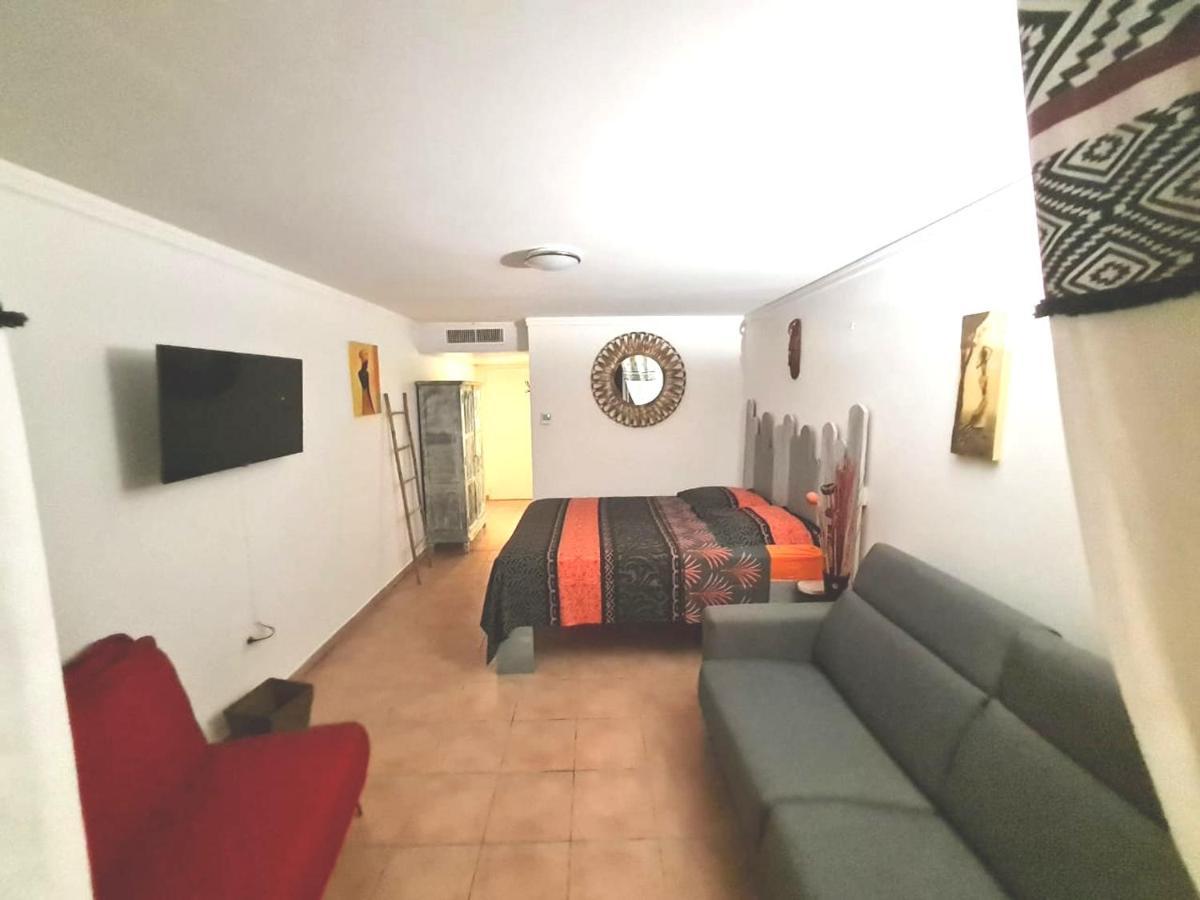 At Home ساينت آن المظهر الخارجي الصورة