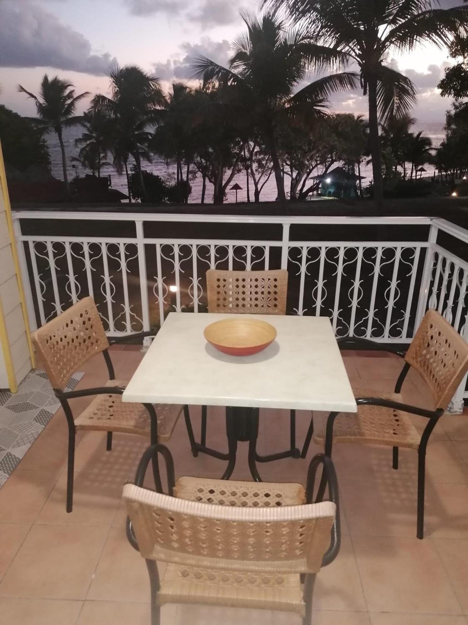 At Home ساينت آن المظهر الخارجي الصورة